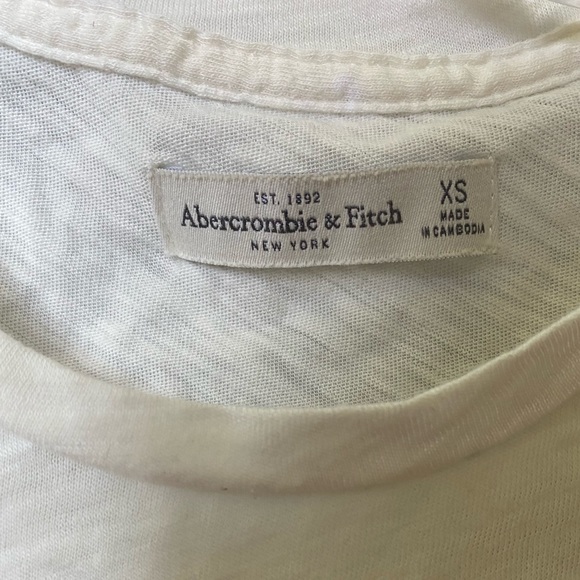 White Abercrombie and Fitch t- shirt - Picture 3 of 3